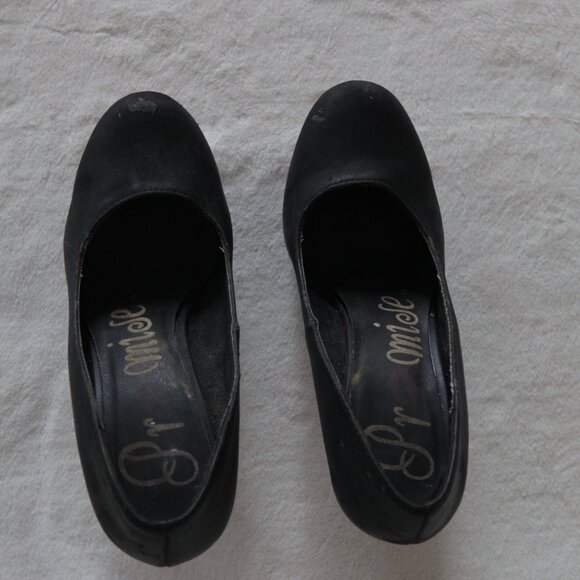 Promise Black Studded Stilettos 6 inch heels EUC - Picture 10 of 10